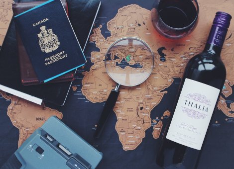 Najlepsze prezenty ślubne dla pary kochającej podróże